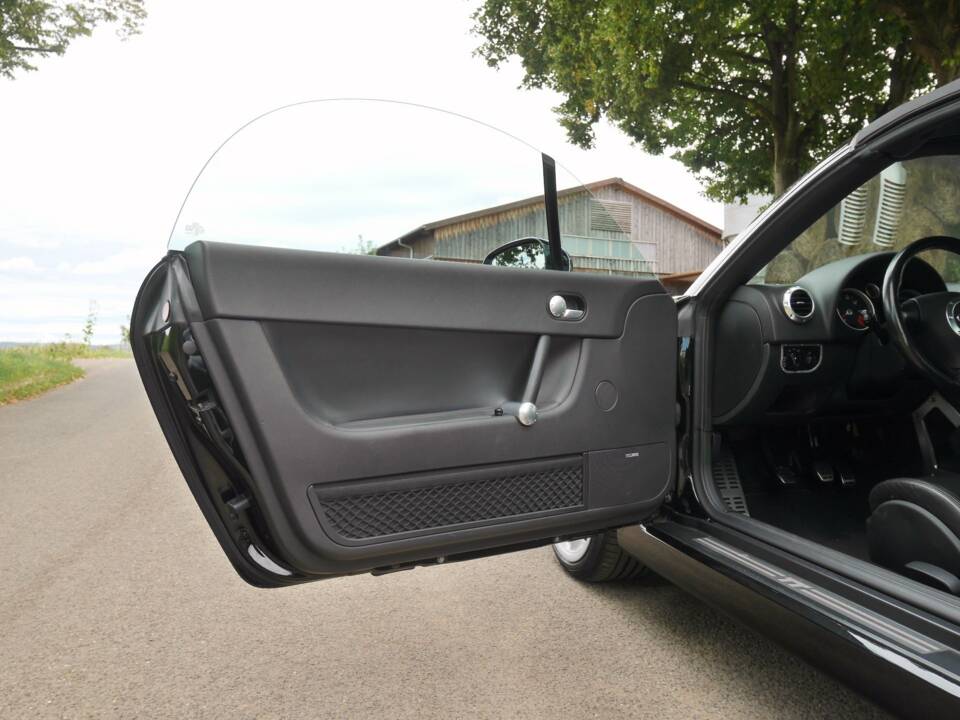 Image 21/35 of Audi TT 3.2 quattro (2004)