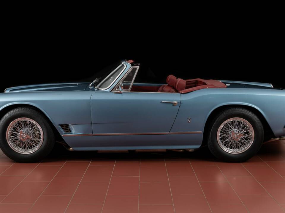 Image 2/4 de Maserati 3500 GTI Spyder Vignale (1964)