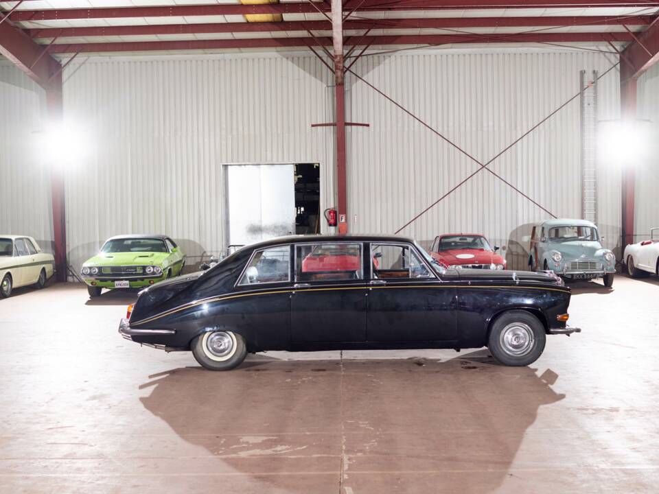Image 4/70 of Daimler DS 420 (1976)