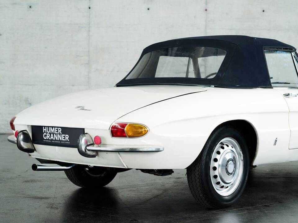 Image 26/50 of Alfa Romeo 1600 Spider Duetto (1966)