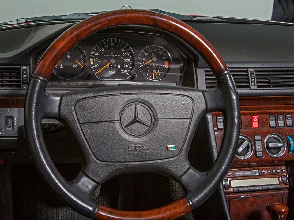 Bild 27/31 von Mercedes-Benz E 320 (1993)