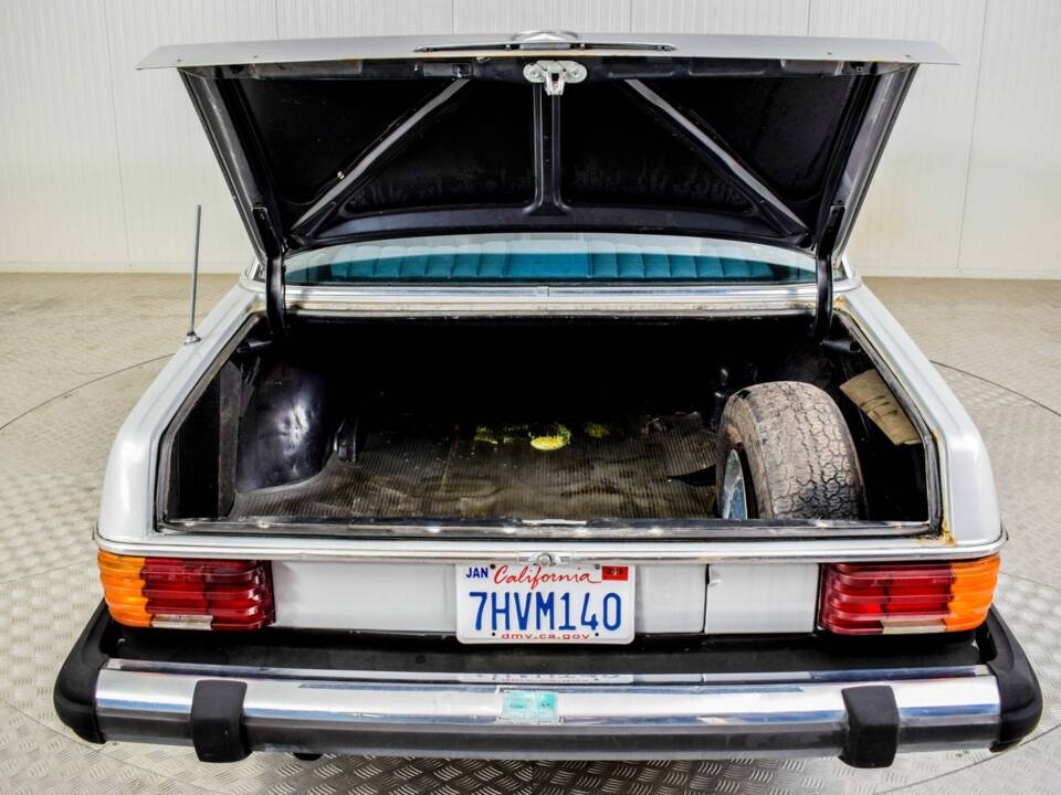Image 23/50 of Mercedes-Benz 240 D (1976)
