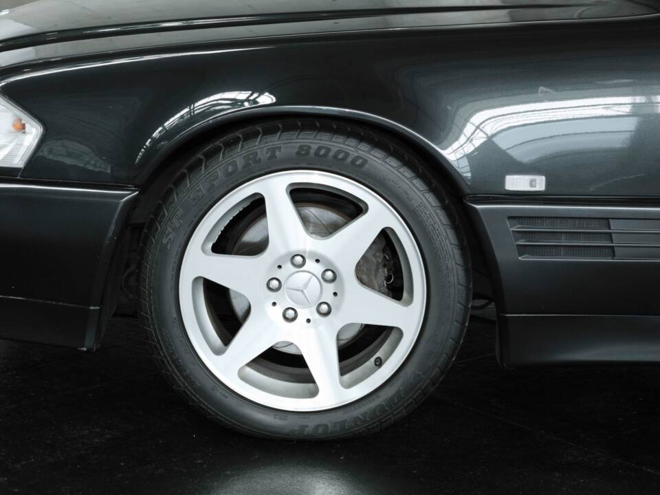 Image 36/37 of Mercedes-Benz SL 500 (1995)