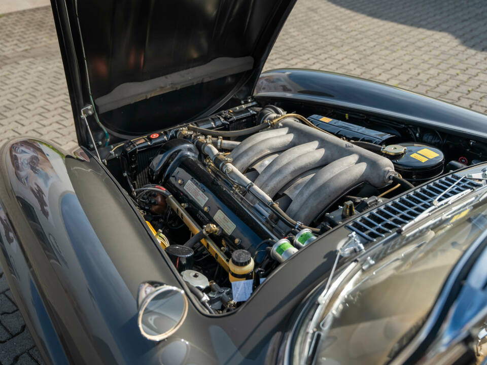 Afbeelding 32/38 van Mercedes-Benz 300 SL Roadster (1961)