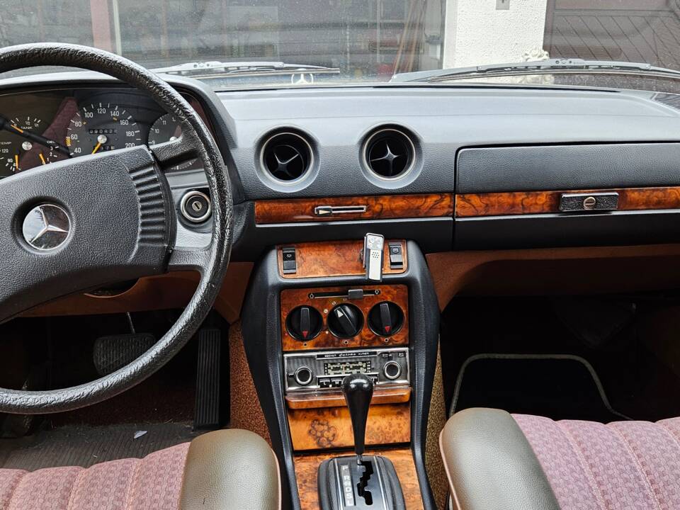 Immagine 7/16 di Mercedes-Benz 280 CE (1977)