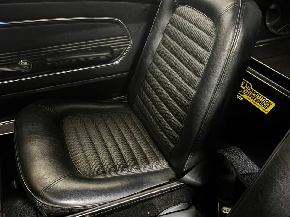 Image 46/53 of Ford Mustang GT 390 (1967)