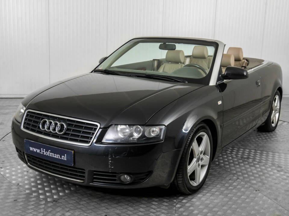 Image 14/50 de Audi A4 2.4 V6 (2004)