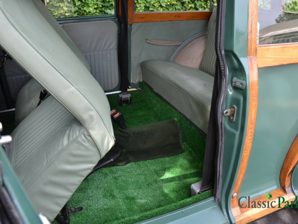 Image 24/50 of Morris Minor 1000 Traveller (1964)