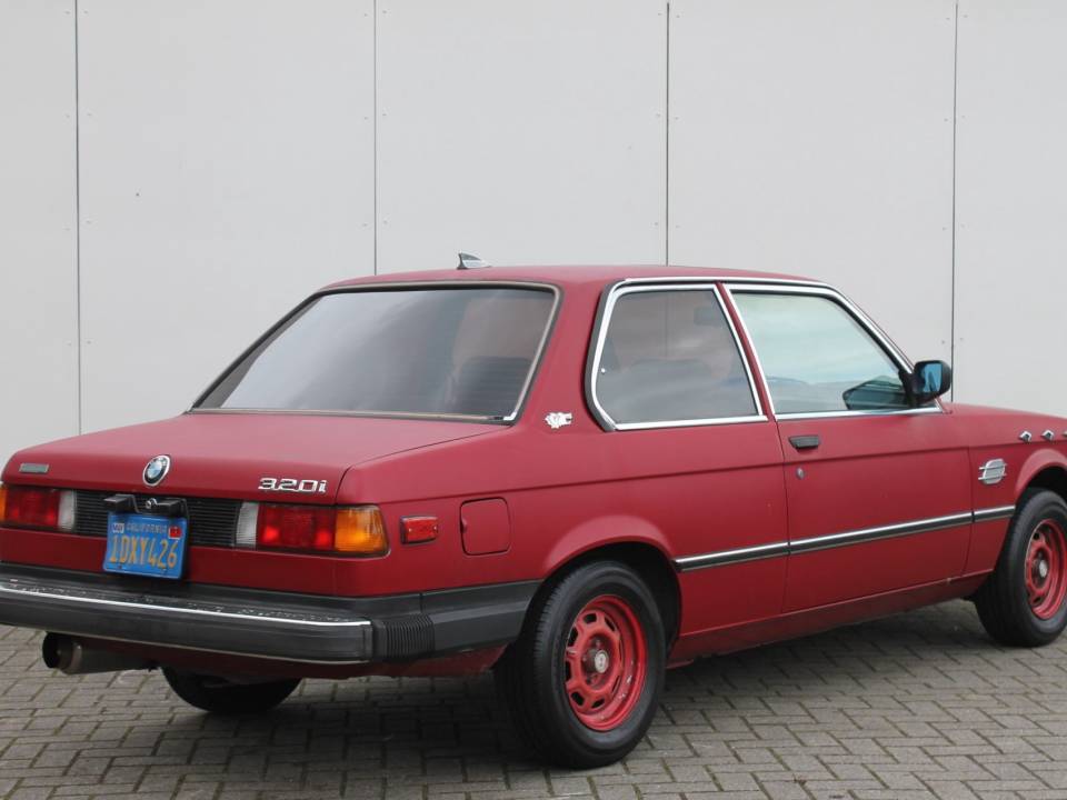 Bild 16/30 von BMW 320i (1982)