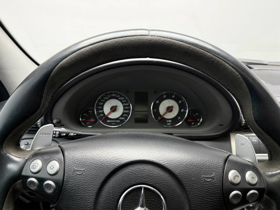 Image 17/27 of Mercedes-Benz C 55 AMG (2005)