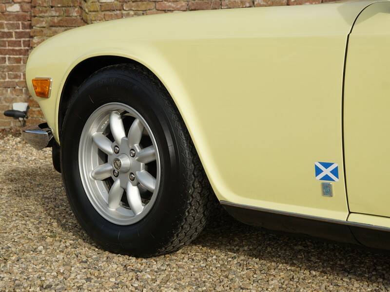 Image 21/50 of Triumph TR 6 (1971)