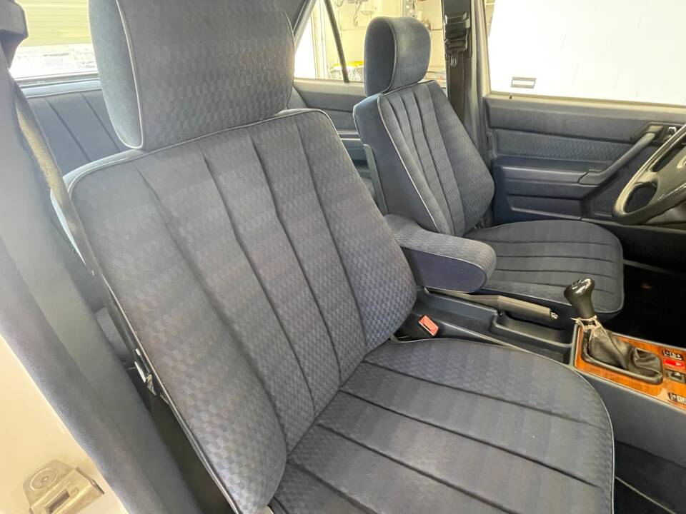 Image 15/57 of Mercedes-Benz 190 D 2.5 (1992)