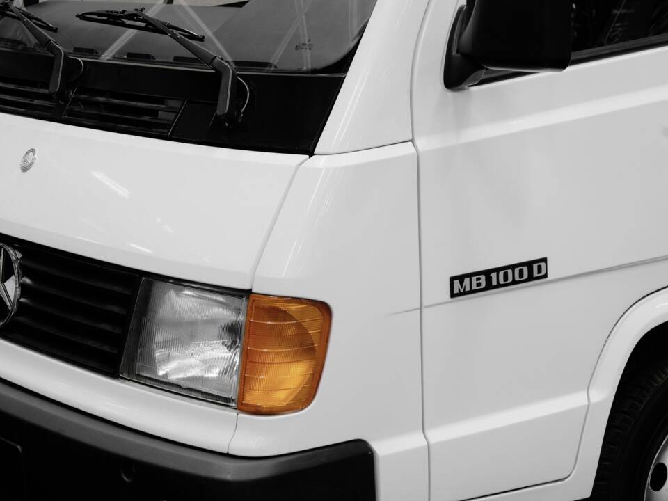 Immagine 32/43 di Mercedes-Benz MB 100 D lang (1993)