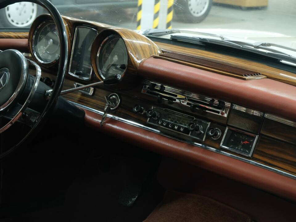 Image 30/50 of Mercedes-Benz 300 SE (1966)