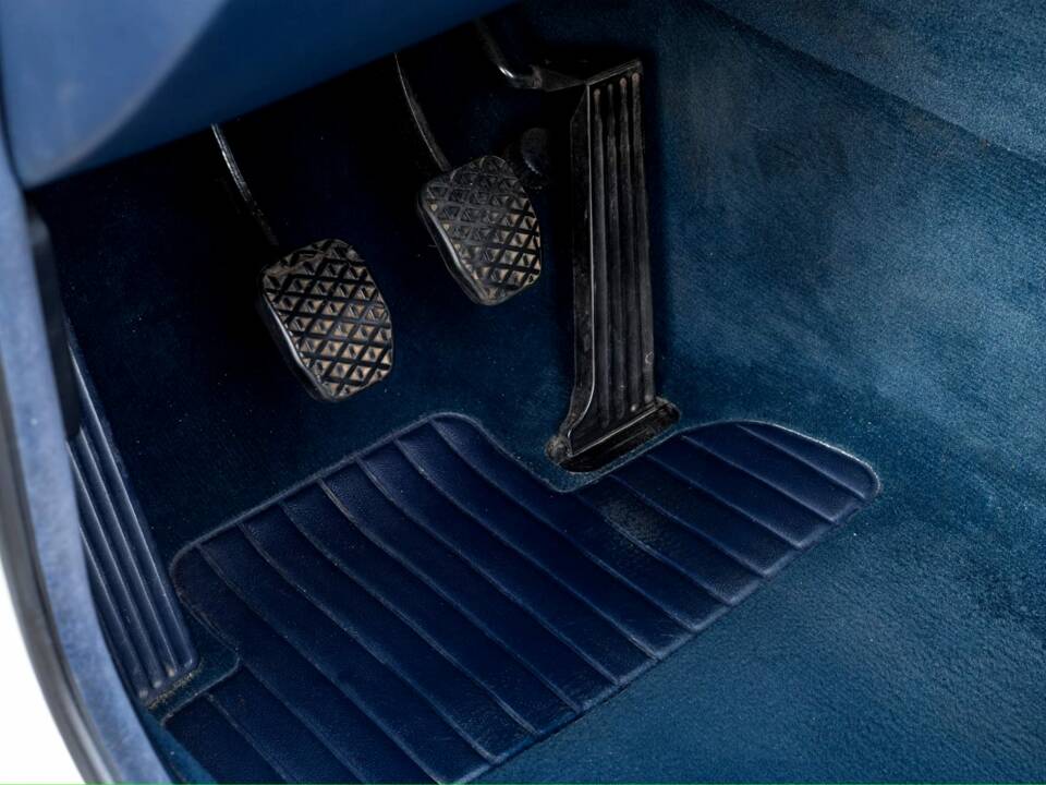 Image 21/55 of BMW 525ix (1993)