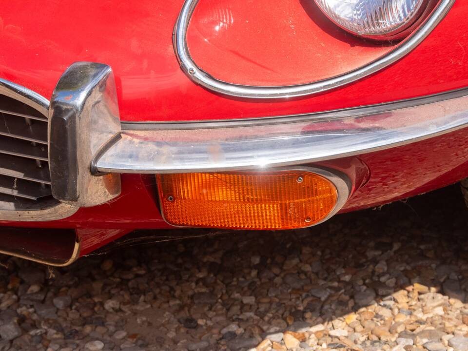 Image 14/50 de Jaguar Type E V12 (2+2) (1973)