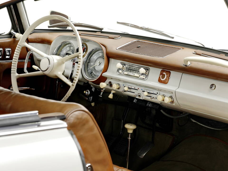 Image 15/28 of BMW 503 (1959)