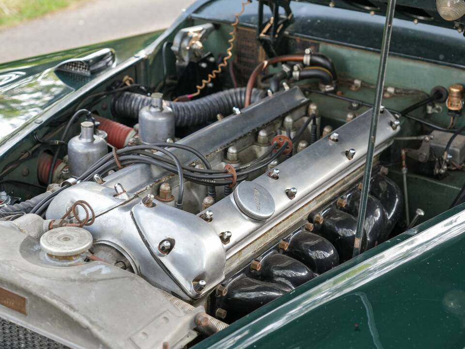 Image 24/50 of Jaguar XK 120 DHC (1953)