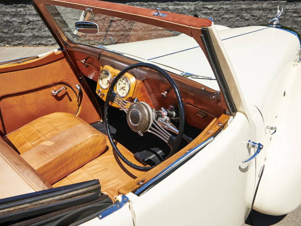 Image 28/42 of Triumph 1800 Roadster (1948)