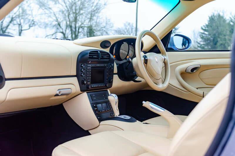 Image 8/17 of Porsche 911 Carrera 4S (2004)