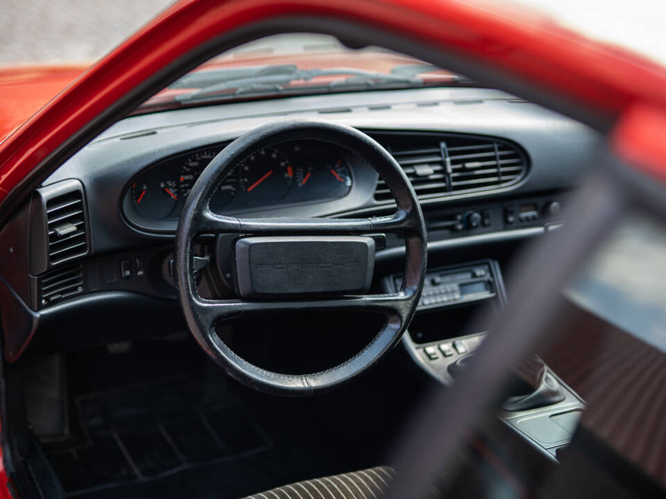 Image 28/36 de Porsche 944 (1987)