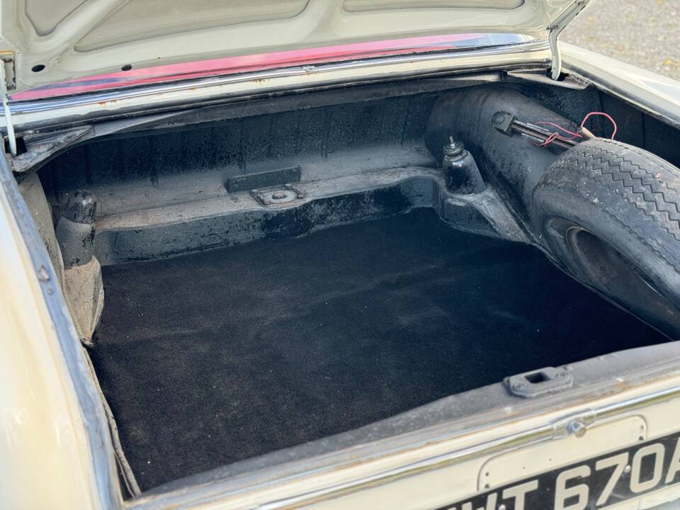 Image 112/132 of Mercedes-Benz 220 SE b (1963)