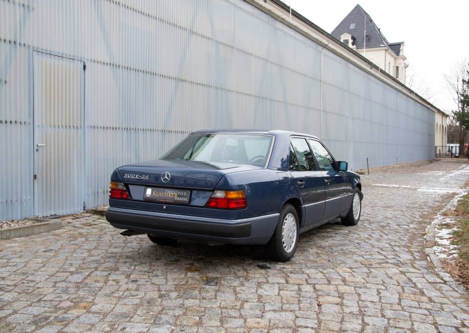 Bild 10/25 von Mercedes-Benz 300 E-24 (1991)