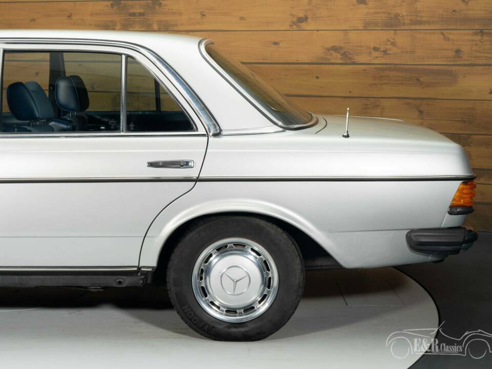 Image 8/8 of Mercedes-Benz 250 (1978)