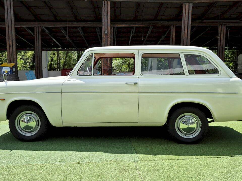Image 3/63 of Ford Anglia (1965)