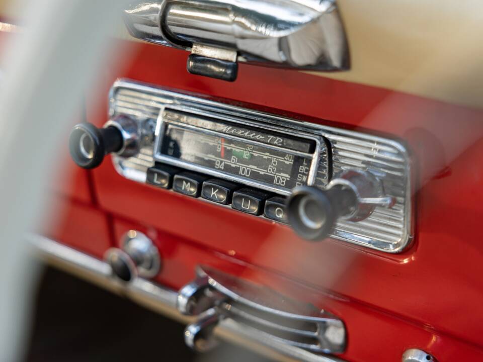 Image 40/43 of Mercedes-Benz 190 SL (1959)