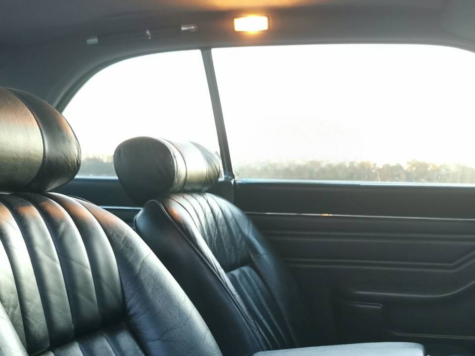 Image 14/15 of Jaguar XJ 6 C 4.2 (1977)