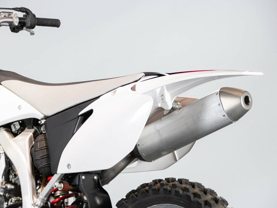 Image 12/50 de Yamaha DUMMY (2008)