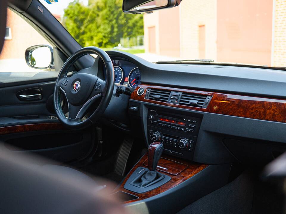Image 24/32 of ALPINA B3 S Bi-Turbo xDrive (2012)