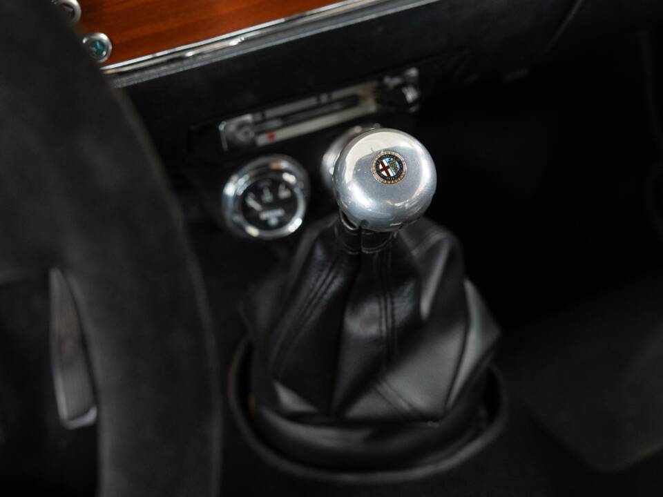 Imagen 13/36 de Alfa Romeo Giulia 1600 GT Junior (1973)