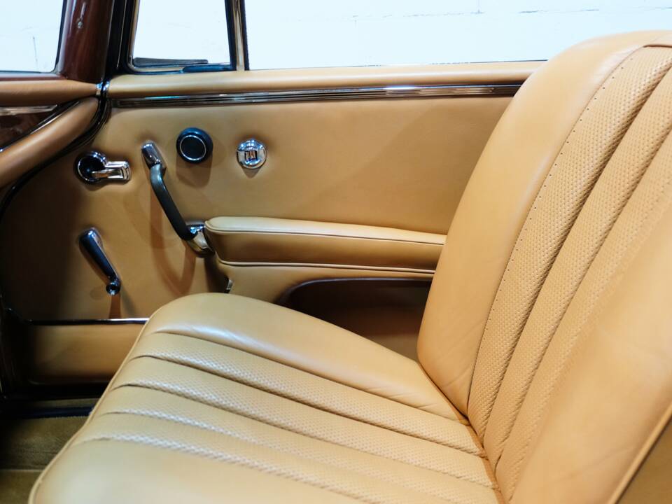 Bild 12/34 von Mercedes-Benz 220 SE b (1963)