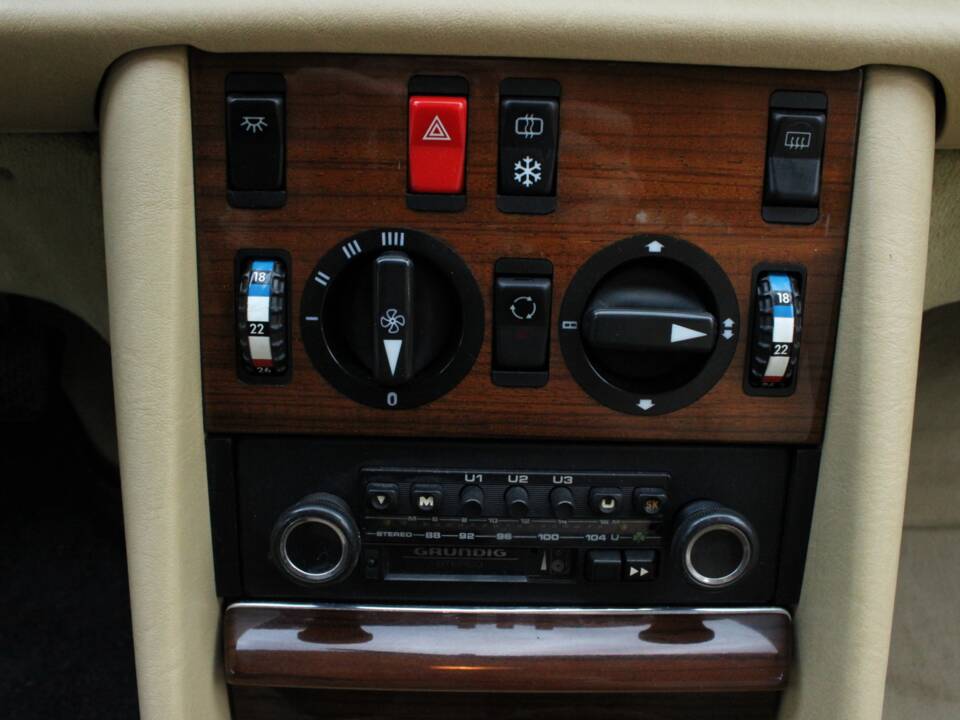 Image 37/70 of Mercedes-Benz 500 SE (1984)