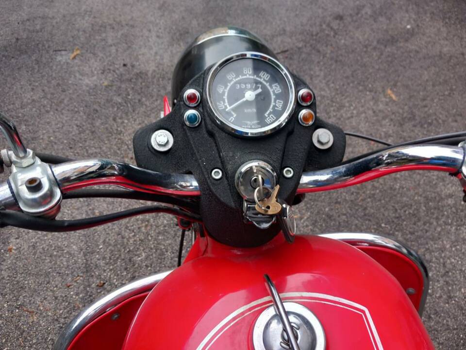 Image 7/10 of Moto Guzzi DUMMY (1971)