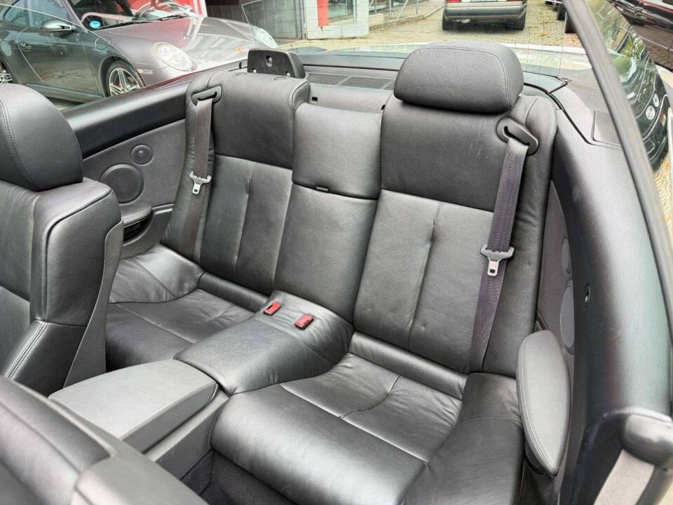 Image 15/24 of BMW 645Ci (2005)