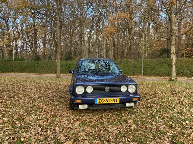 Image 22/24 of Volkswagen Golf I Cabrio GLi 1.8 (1991)