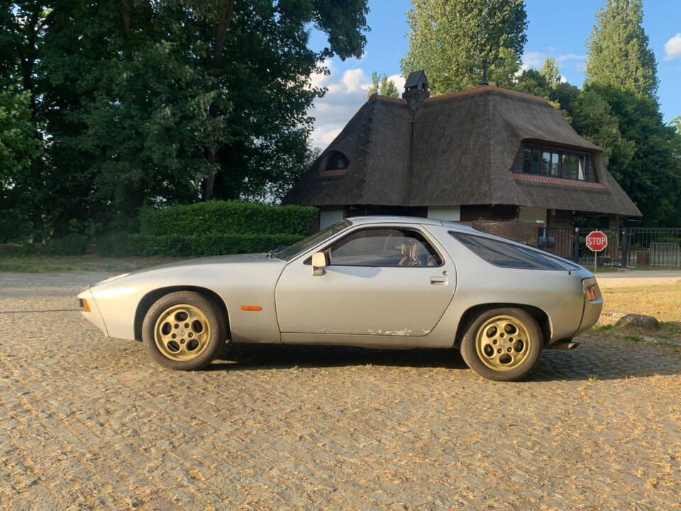 Image 4/5 de Porsche 928 (1977)