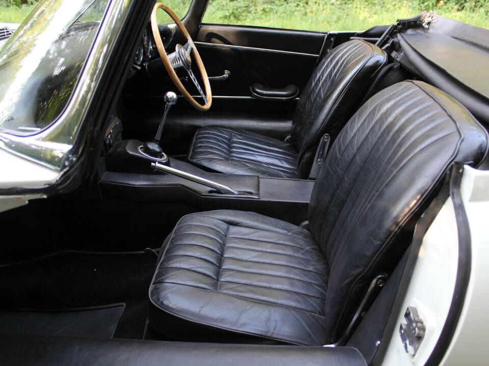 Image 12/18 of Jaguar E-Type 4.2 (1965)