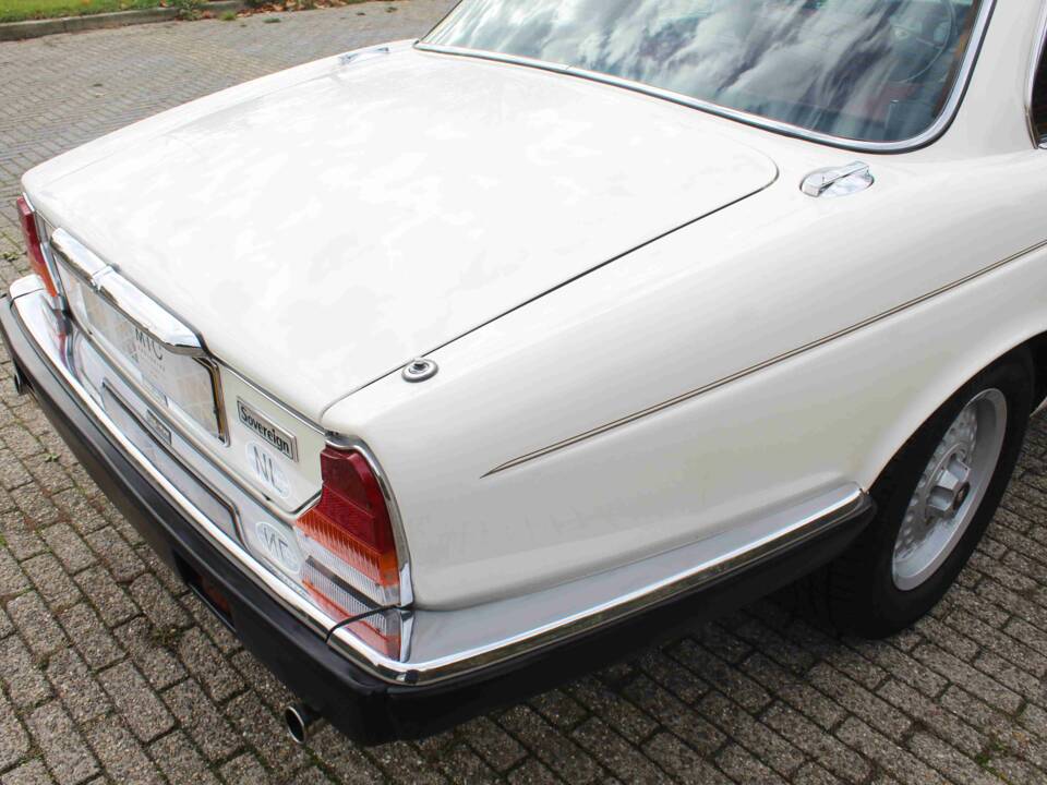 Bild 22/68 von Jaguar XJ 6 4.2 (1985)