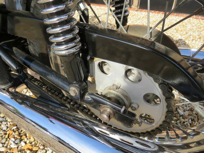 Image 40/44 of Triumph DUMMY (1976)