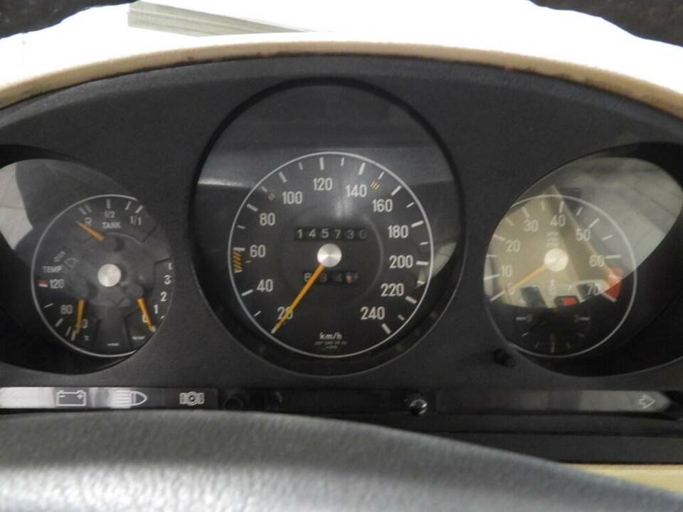 Immagine 8/15 di Mercedes-Benz 350 SLC (1976)