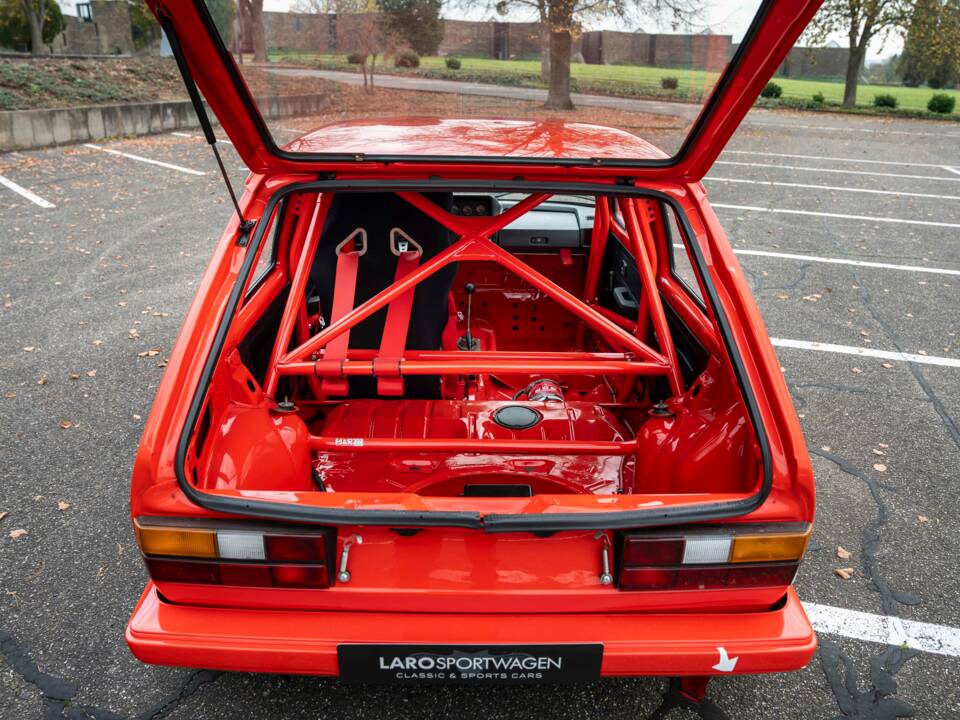 Afbeelding 16/61 van Volkswagen Golf Mk I GTI Pirelli 1.8 (1983)