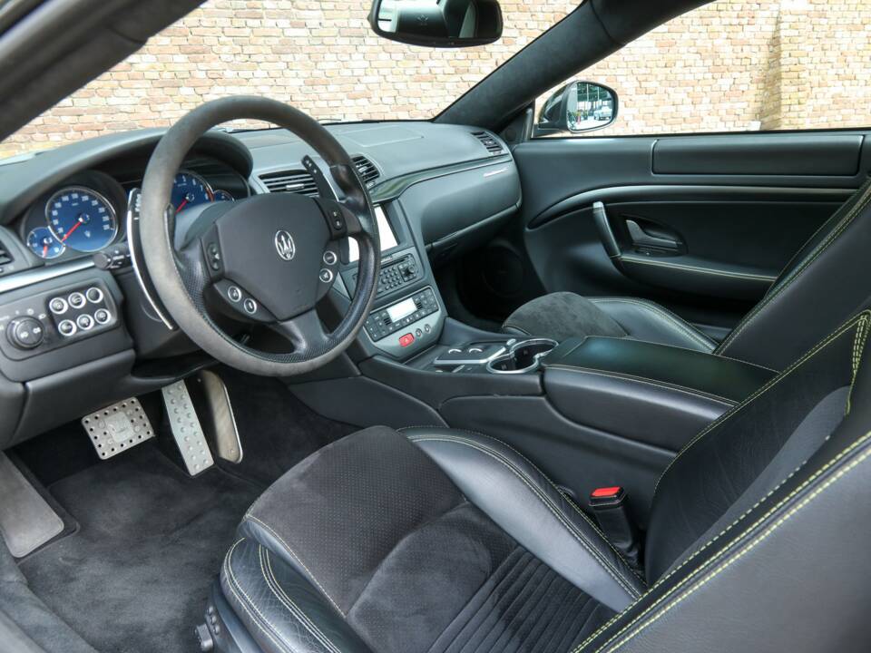 Image 16/50 of Maserati GranTurismo S (2008)