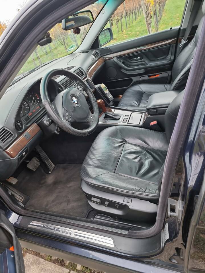 Image 8/58 of BMW 750i (1997)