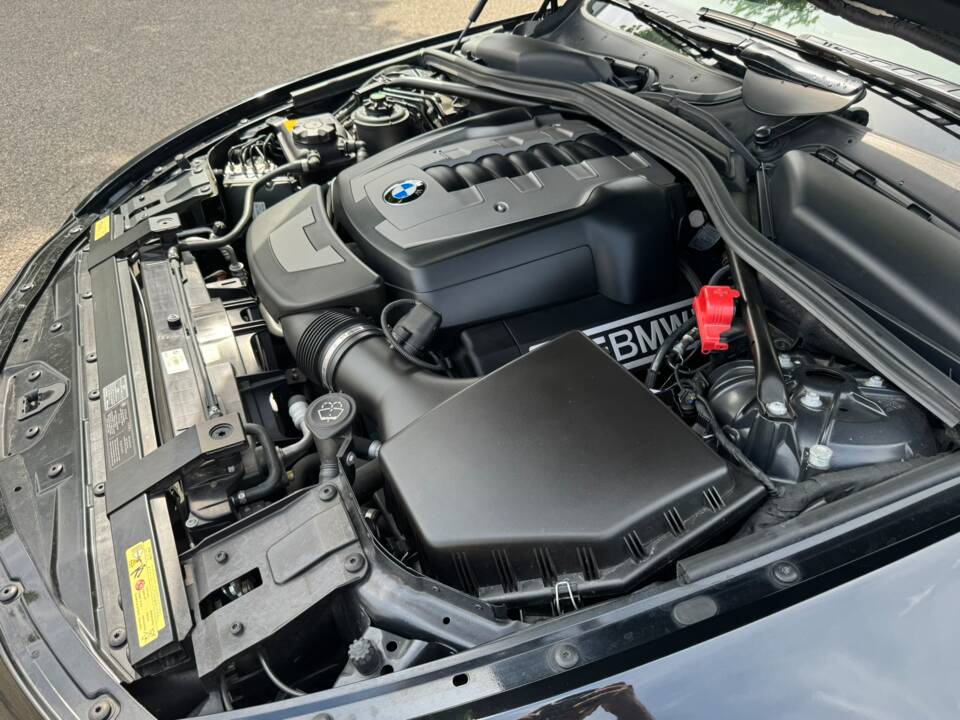 Bild 77/99 von BMW 650i (2007)
