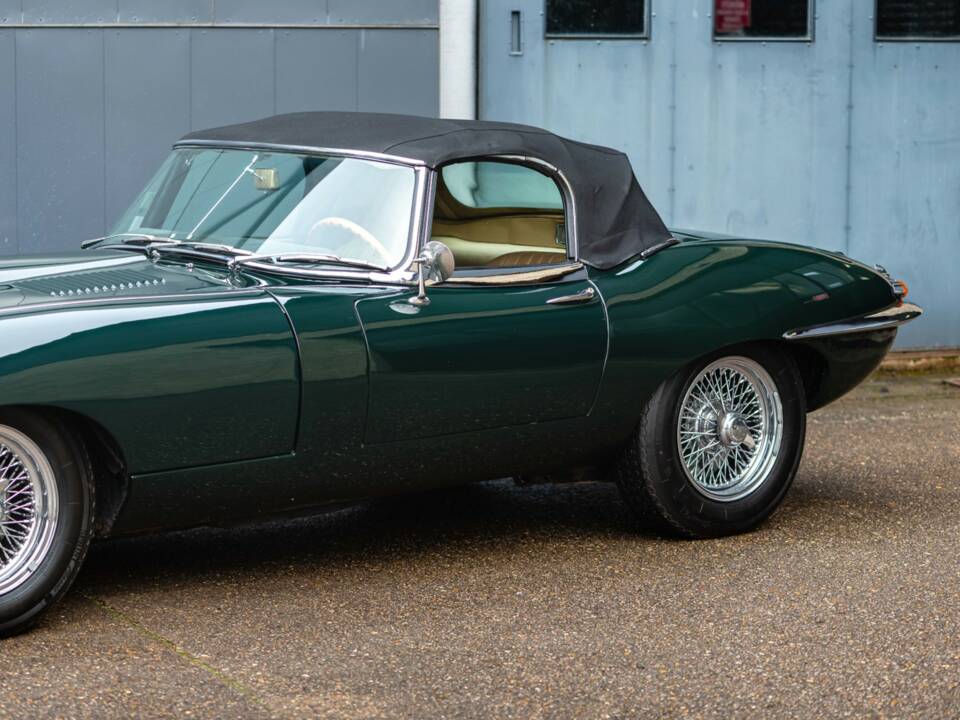 Image 21/48 de Jaguar Type E 4.2 (1965)