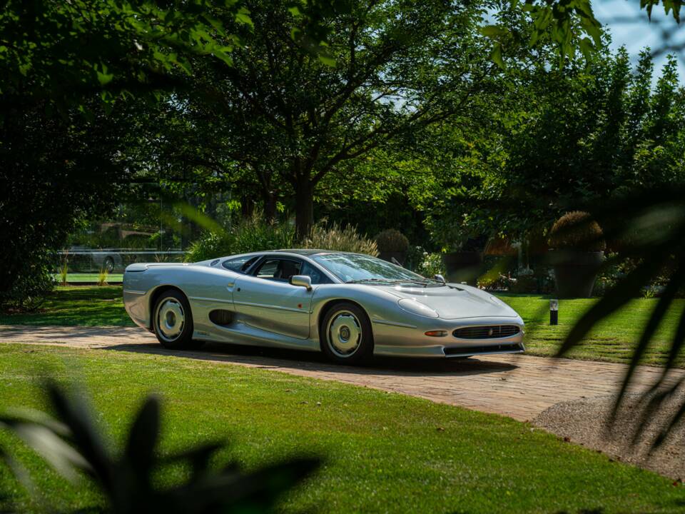 Bild 8/50 von Jaguar XJ 220 (1993)